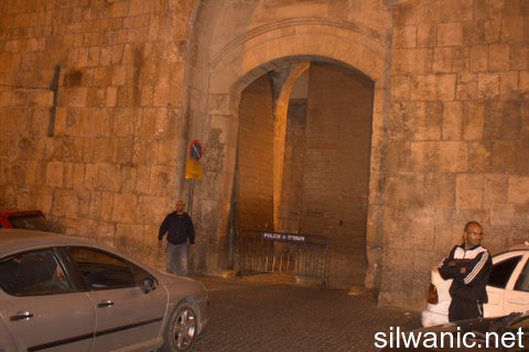 باب الاسباط مغلق